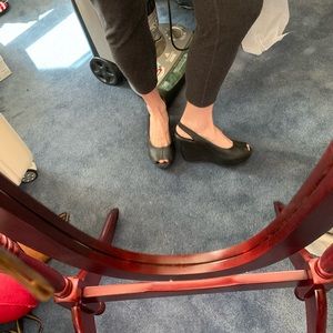 Kork-ease black wedges